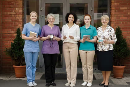 Профессиональные сервисы по уходу: плюсы и минусы агентств сиделок