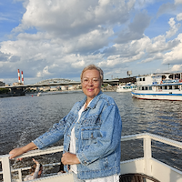 Няня, Москва, Старобитцевская улица, Лесопарковая, Лариса Викторовна